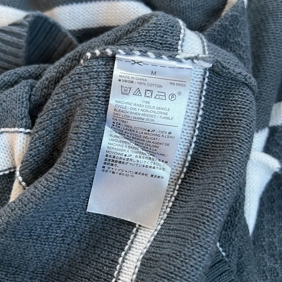 Banana Republic Sweater - Picture 3 of 8